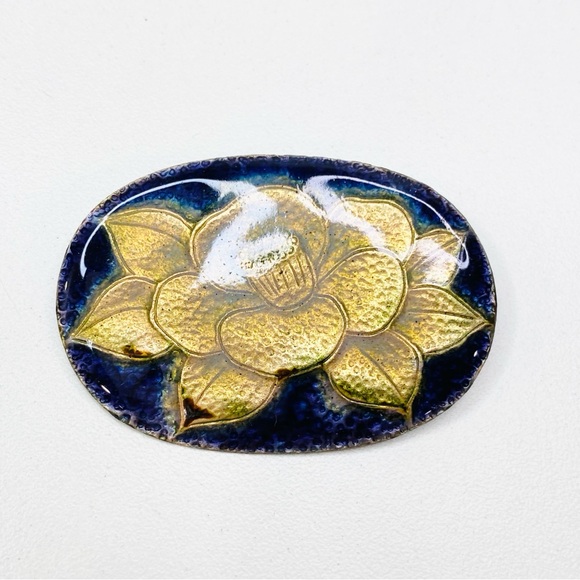 {4 for $20} Vintage Flower Gold Tone and Navy Brooch - Picture 1 of 8